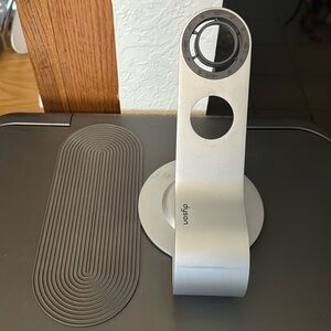 Dyson blow dryer stand w/ mat (approx 9.5 inches in length)